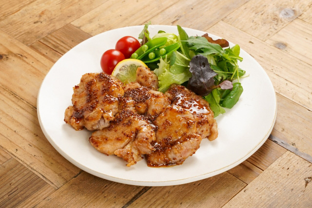 ポークソテーのあんずソースの様子です。